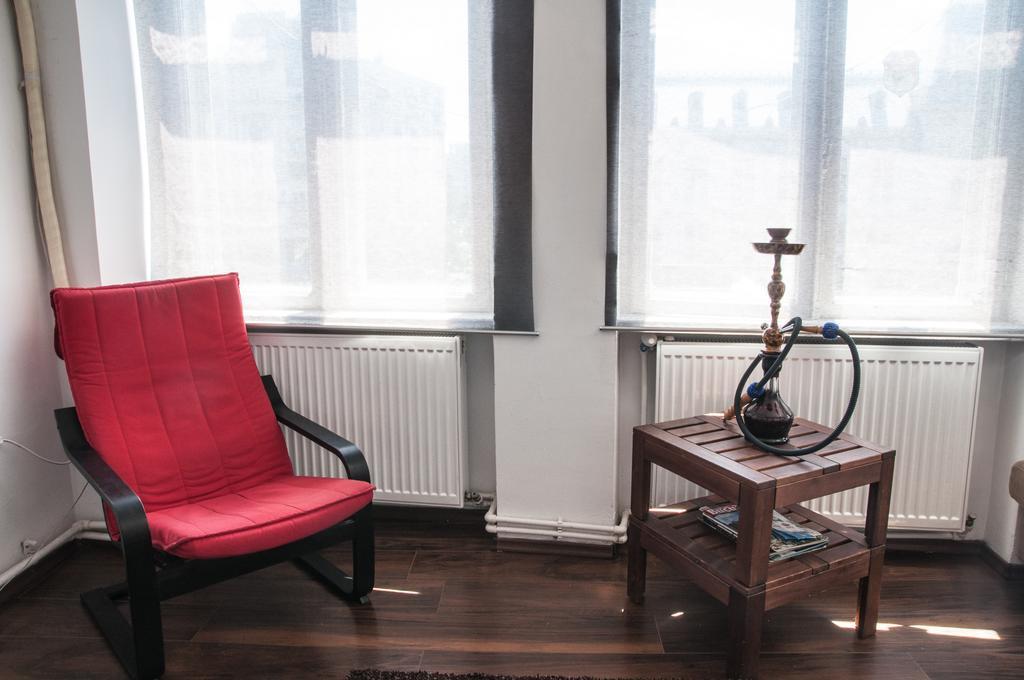Antique Hostel Bucarest Esterno foto