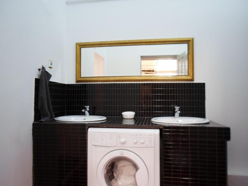 Antique Hostel Bucarest Esterno foto